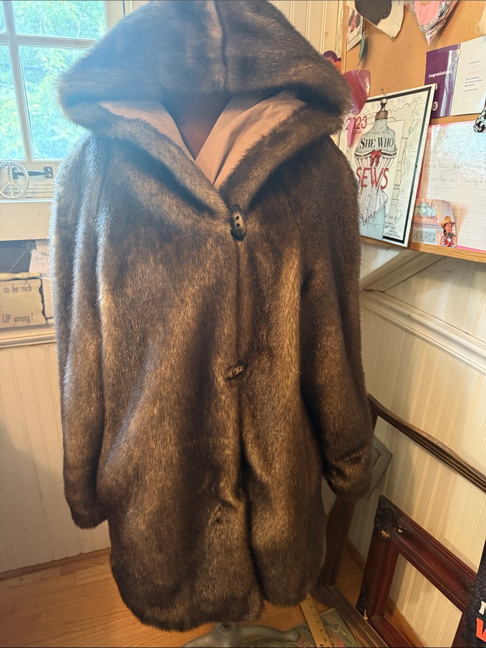 Luxurious Brown Hooded Fur Coat - Brand Unspecified